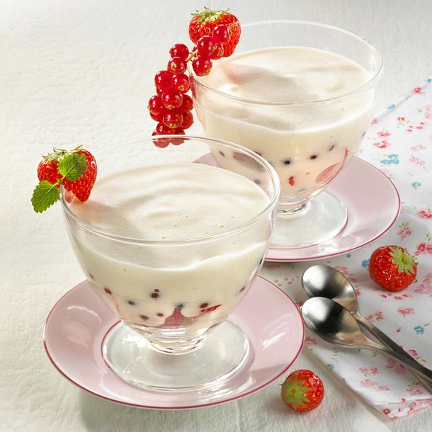Sabayon (Weinschaumsoße mit gemischten Beeren) Rezept Sabayon (Weinschaumsoße mit gemischten Beeren) Rezept