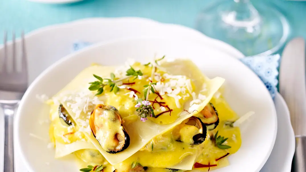 Safran-Muschel-Lasagne Rezept - Foto: LECKER @ Bauer Media Group