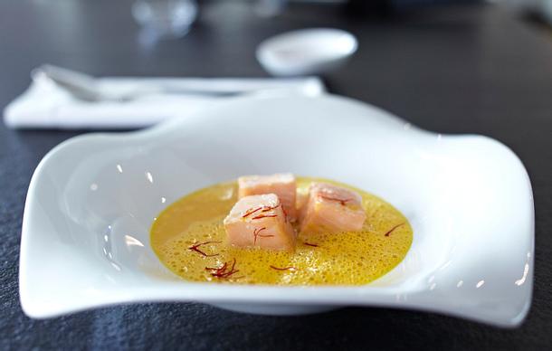 Safran-Tomatensuppe mit Lachs Rezept Safran-Tomatensuppe mit Lachs Rezept