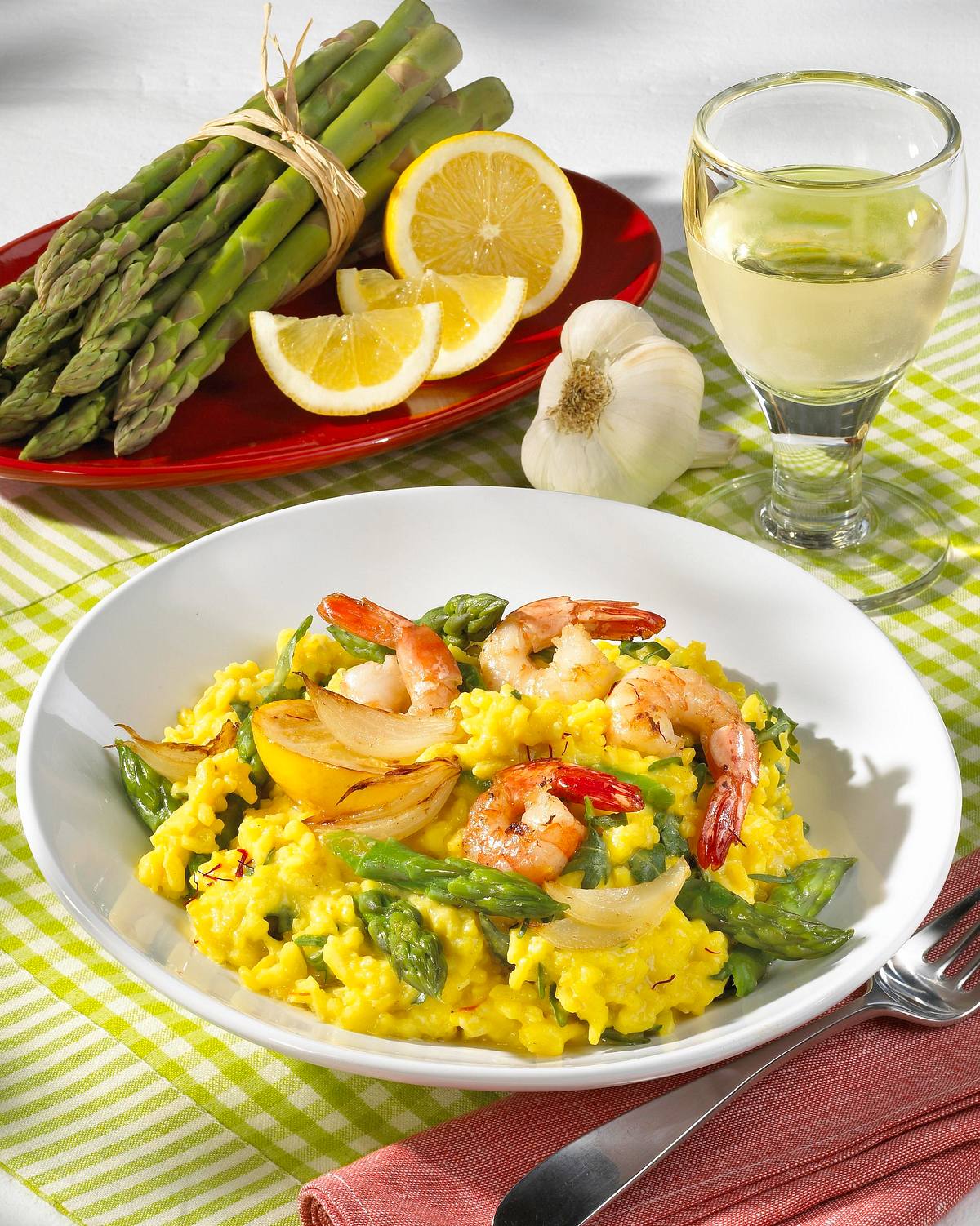 Safranrisotto mit grünem Spargel und Scampi Rezept