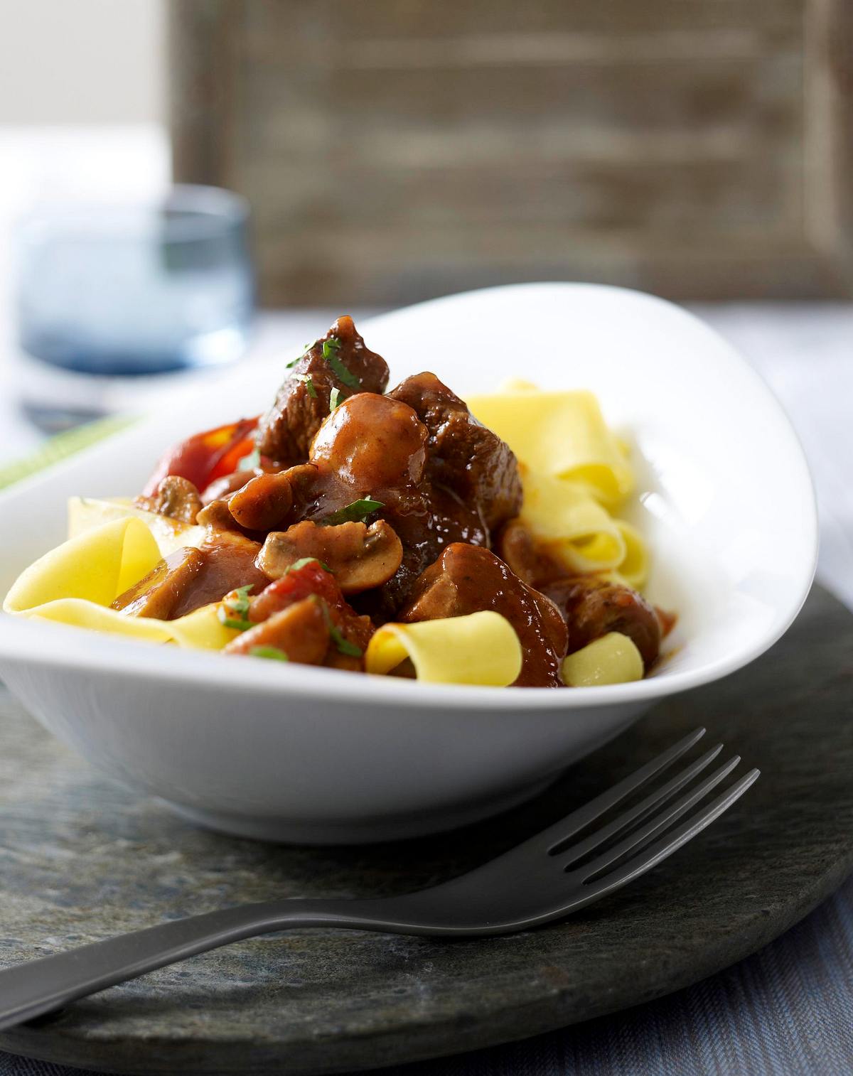 Saftgulasch mit breiten Bandnudeln (Promi Heino) Rezept