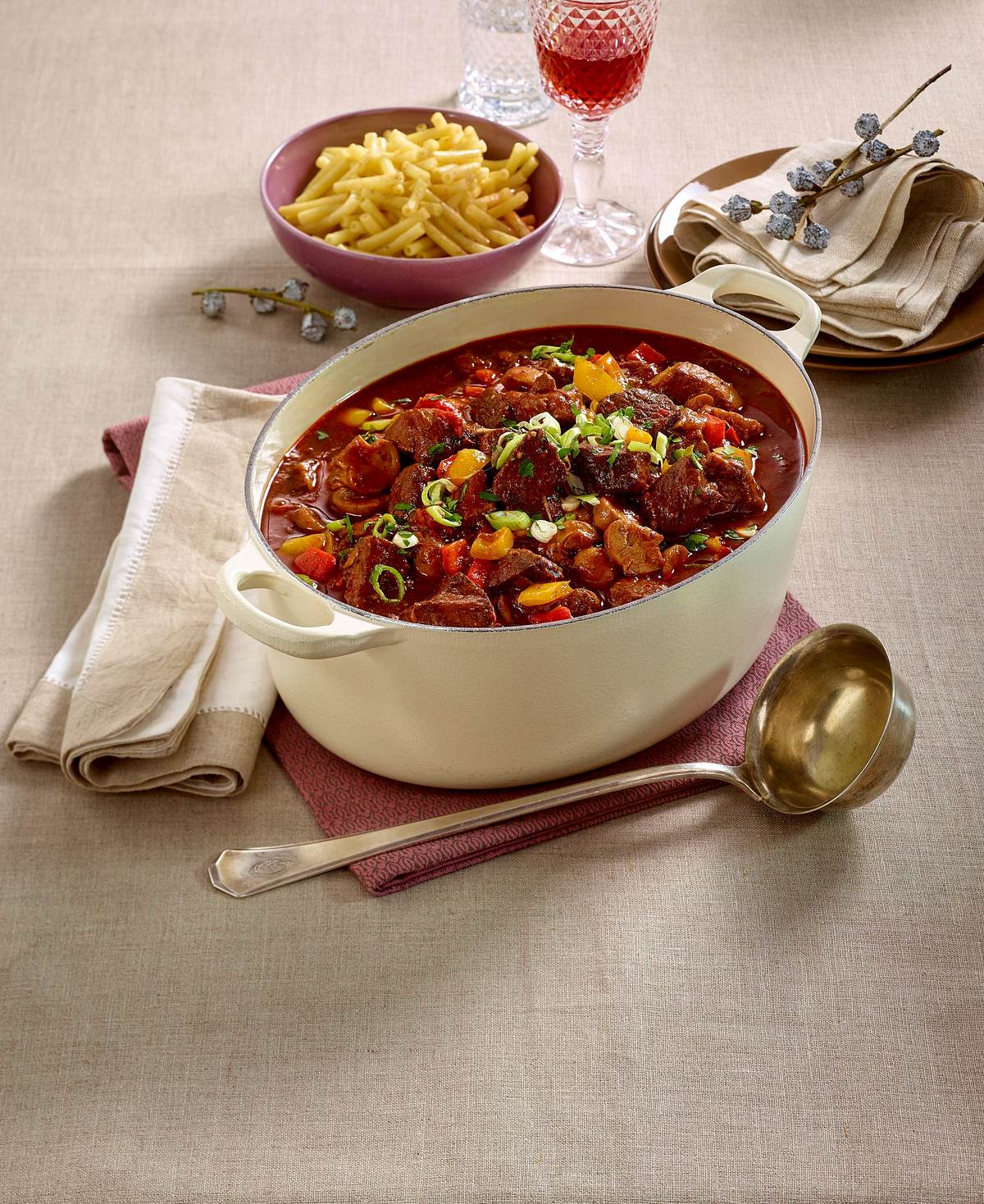 Saftgulasch mit Makkaroni Rezept