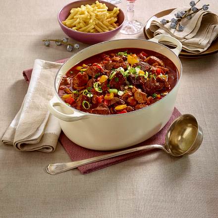 Saftgulasch mit Makkaroni Rezept Saftgulasch mit Makkaroni Rezept