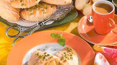 Saftige Eierlikör-Apfeltaschen Rezept - Foto: LECKER @ Bauer Media Group