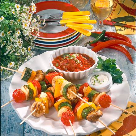 Saftige Gemüsespieße mit feuriger Salsa Rezept Saftige Gemüsespieße mit feuriger Salsa Rezept