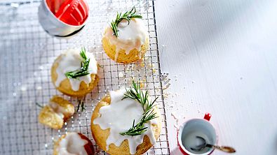 Saftige Gugelchen aus Marzipan-Überbleibseln Rezept - Foto: LECKER @ Bauer Media Group