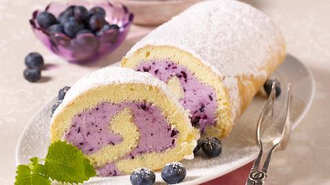Saftige Heidelbeerrolle Rezept - Foto: House of Food / Bauer Food Experts KG