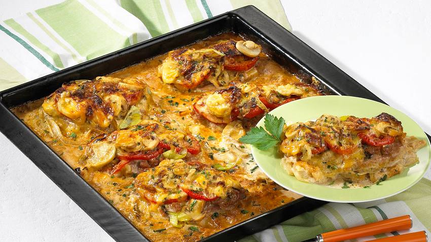 Saftige Schnitzelpizza Rezept - Foto: House of Food / Bauer Food Experts KG