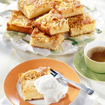Saftiger Apfelkuchen vom Blech Rezept Saftiger Apfelkuchen vom Blech Rezept