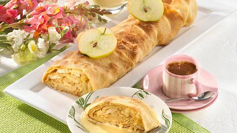 Saftiger Apfelstrudel mit Vanillesoße Rezept - Foto: Först, Thomas