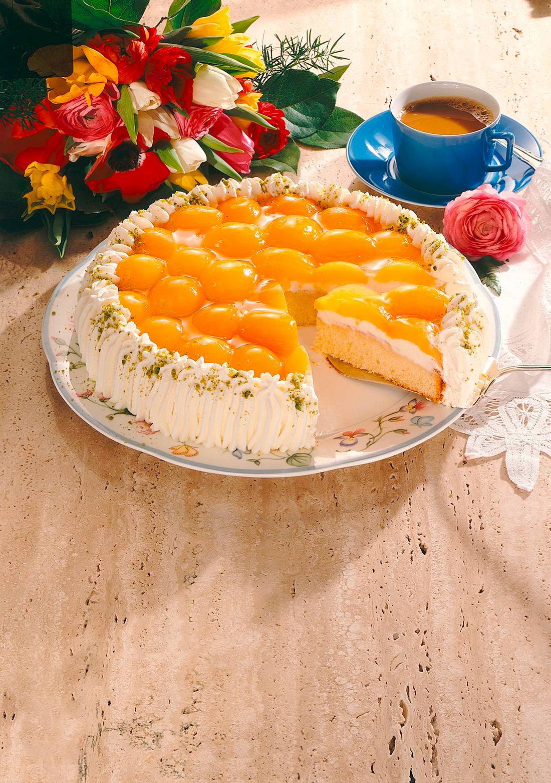 Saftiger Aprikosenkuchen Rezept | LECKER