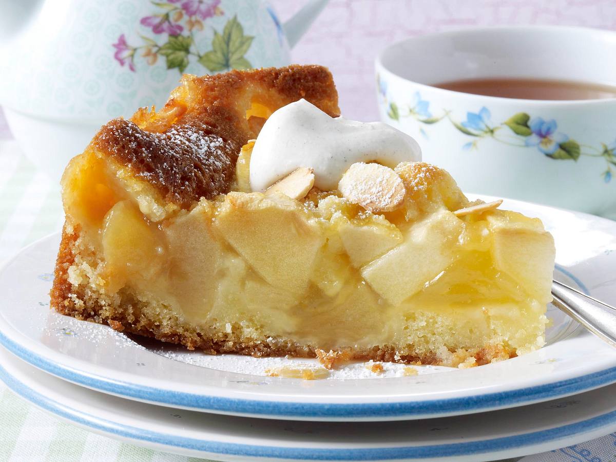 Saftiger Creme double-Apfelkuchen mit Walnüssen Rezept