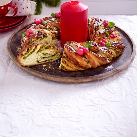 Saftiger Hefekranz im Advent Rezept Saftiger Hefekranz im Advent Rezept