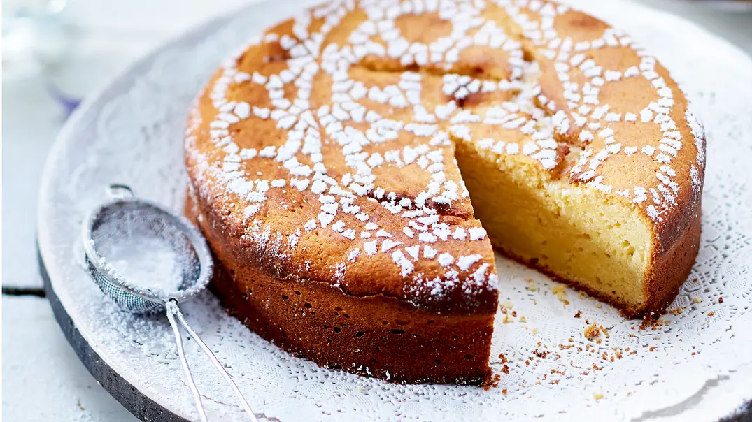 Saftiger Joghurtkuchen Rezept - Foto: LECKER @ Bauer Media Group Saftiger Joghurtkuchen Rezept - Foto: LECKER @ Bauer Media Group