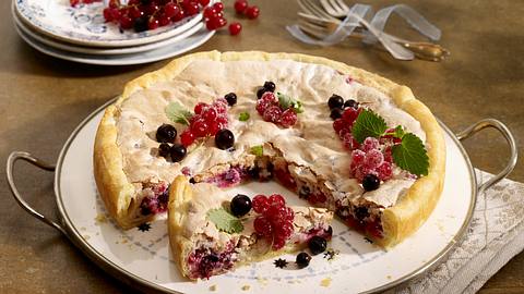 Saftiger Johannisbeer-Kuchen mit Baiser Rezept - Foto: House of Food / Bauer Food Experts KG