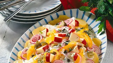 Saftiger Kartoffelsalat Rezept - Foto: LECKER @ Bauer Media Group