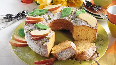 Saftiger Marzipan-Möhrenkuchen Rezept - Foto: LECKER @ Bauer Media Group