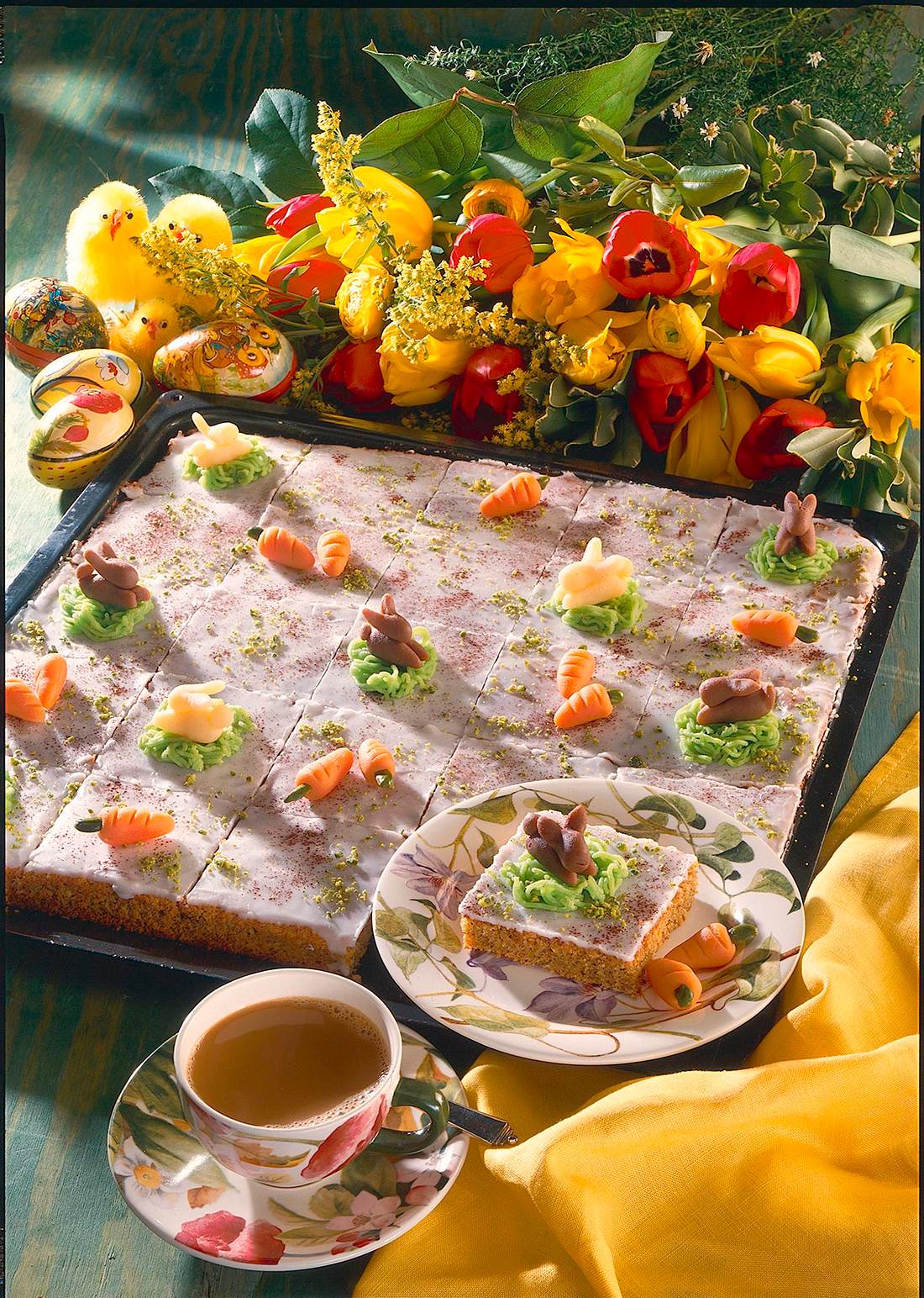 Saftiger Möhren-Haselnuss-Blechkuchen Rezept Saftiger Möhren-Haselnuss-Blechkuchen Rezept