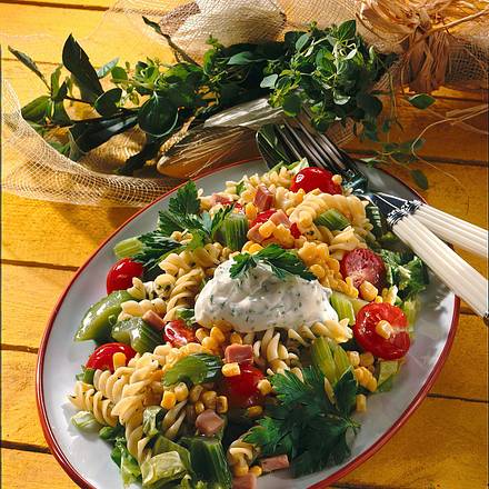 Saftiger Nudelsalat Rezept