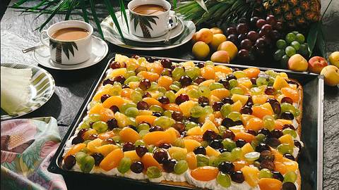 Saftiger Obstkuchen vom Blech Rezept - Foto: Klemme