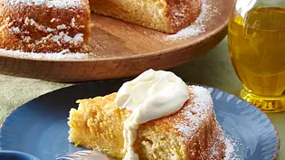 Saftiger Olivenölkuchen mit Orangensirup Rezept - Foto: LECKER @ Bauer Media Group Saftiger Olivenölkuchen mit Orangensirup Rezept - Foto: LECKER @ Bauer Media Group