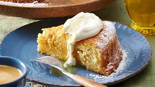 Saftiger Olivenölkuchen mit Orangensirup Rezept - Foto: LECKER @ Bauer Media Group Saftiger Olivenölkuchen mit Orangensirup Rezept - Foto: LECKER @ Bauer Media Group