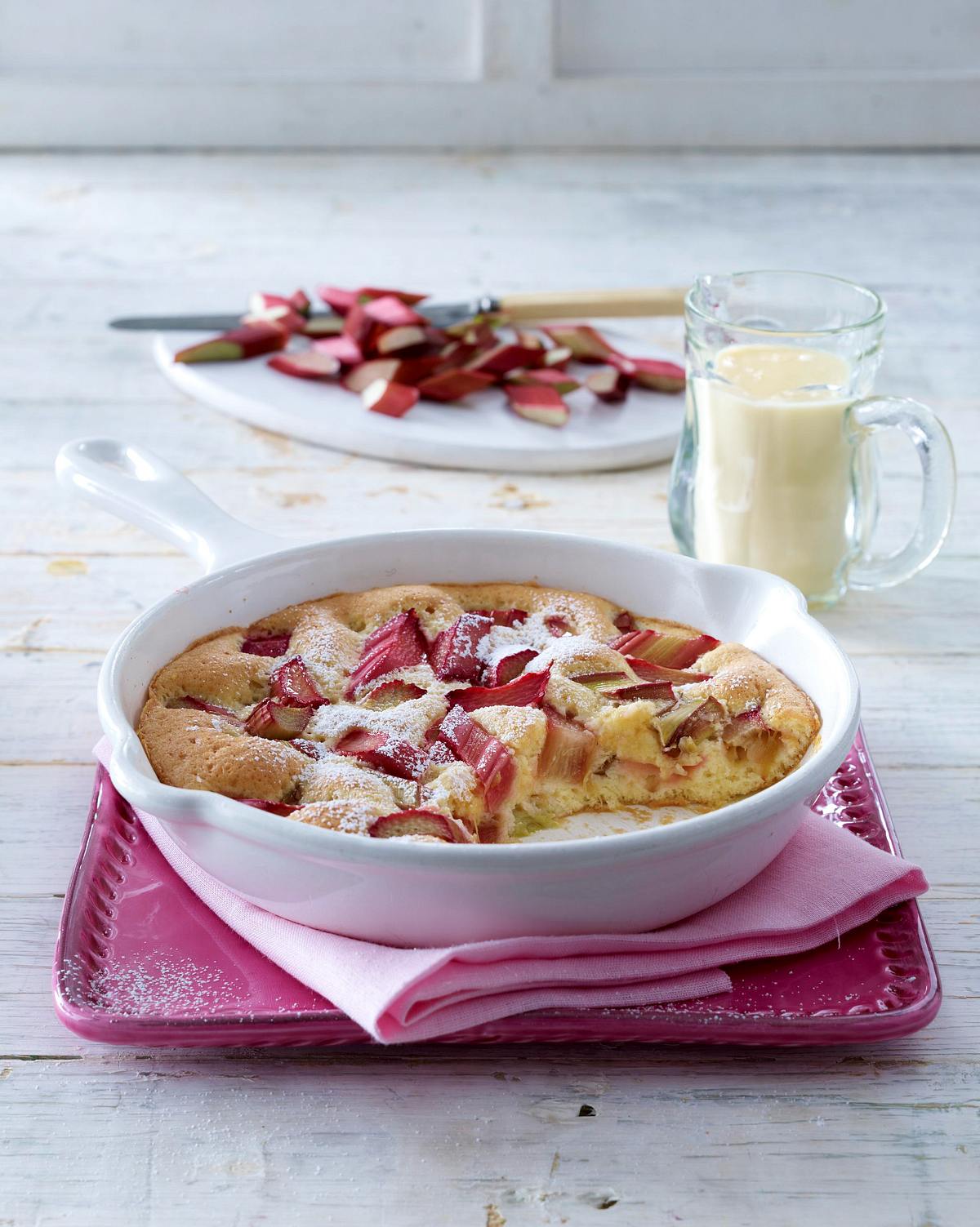 Saftiger Rhabarber-Clafoutis Rezept