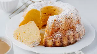 Saftiger Rührkuchen mit Quark Rezept - Foto: ShowHeroes für LECKER @ Bauer Media Group Saftiger Rührkuchen mit Quark Rezept - Foto: ShowHeroes für LECKER @ Bauer Media Group