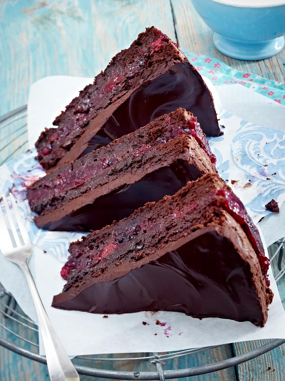 Saftiger Schoko-Beeren-Kuchen Rezept Saftiger Schoko-Beeren-Kuchen Rezept