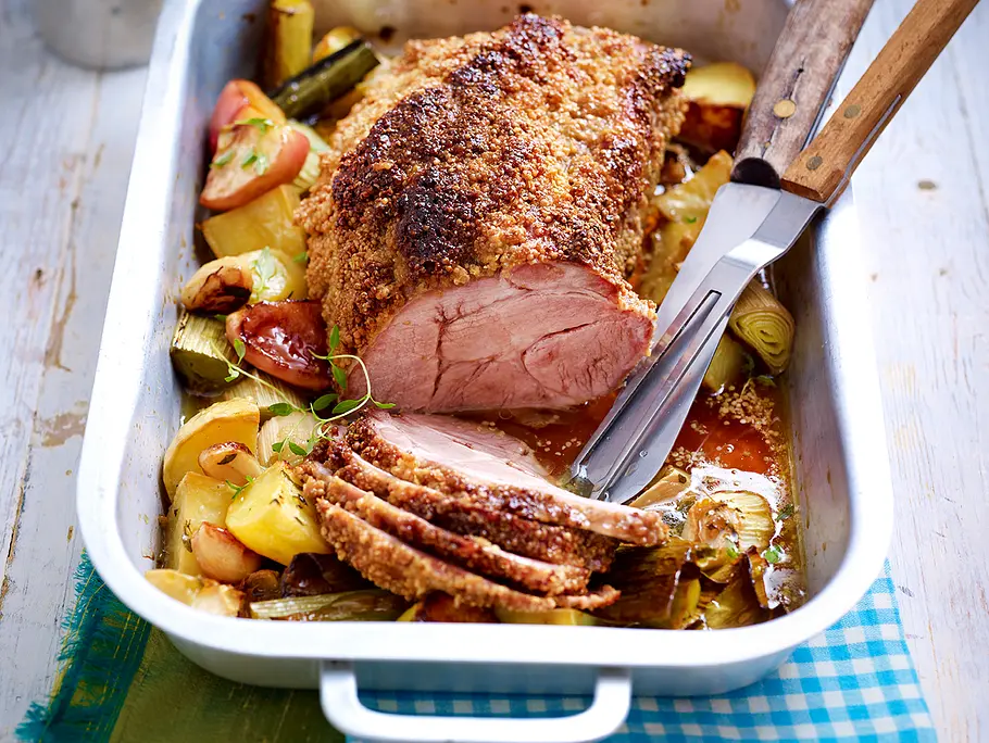 Saftiger Senfbraten mit Porree und Äpfeln Rezept Saftiger Senfbraten mit Porree und Äpfeln Rezept