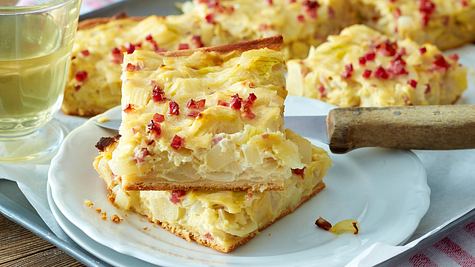 Saftiger Zwiebelkuchen vom Blech - Foto: House of Food / Bauer Food Experts KG