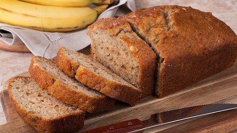 Saftiges Bananenbrot ohne Zucker Rezept - Foto: istock, chas53