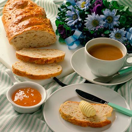 Saftiges Nuss-Hefebrot Rezept