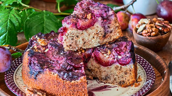 Saftiges Pflaumen-Krönchen als gigantischer Muffin Rezept - Foto: shutterstock