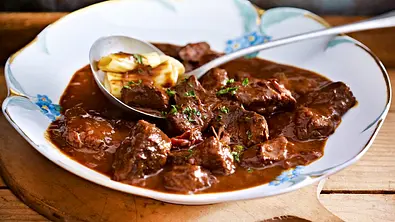 Saftiges Rindergulasch  - Foto: LECKER @ Bauer Media Group