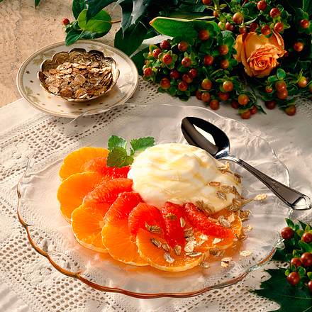 Sahne-Dickmilch mit Grapefruit und Mandarinen Rezept Sahne-Dickmilch mit Grapefruit und Mandarinen Rezept
