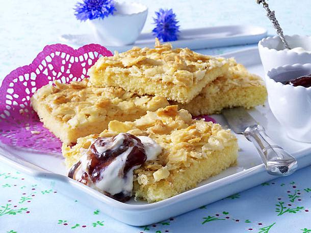 Sahne-Mandel-Butterkuchen Rezept