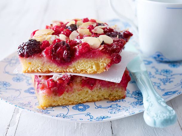 Sahnebutterkuchen mit zweierlei Beeren Rezept