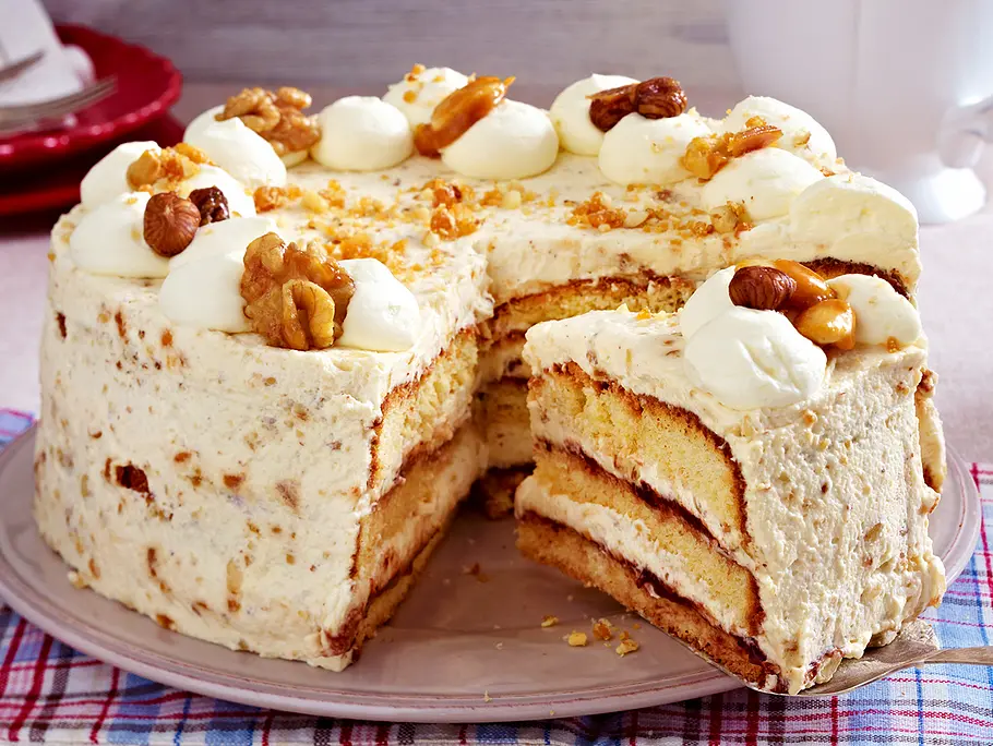 Sahnetorte mit Karamellnüssen Rezept Sahnetorte mit Karamellnüssen Rezept