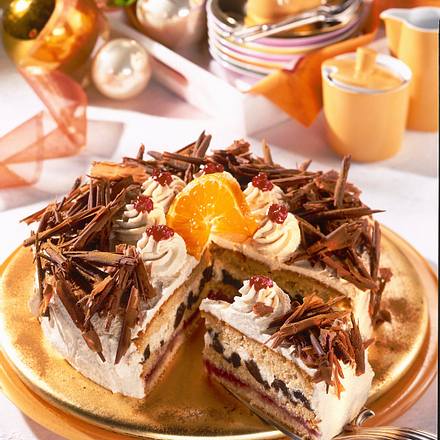 Sahnetorte mit Punschpflaumen Rezept