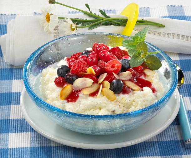 Sahniger Vanille-Reis mit Beeren Rezept
