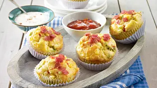 Salami-Pizza-Muffins Rezept - Foto: LECKER @ Bauer Media Group Salami-Pizza-Muffins Rezept - Foto: LECKER @ Bauer Media Group
