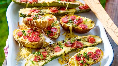 Salamipizza-Boote Rezept - Foto: House of Food / Bauer Food Experts KG