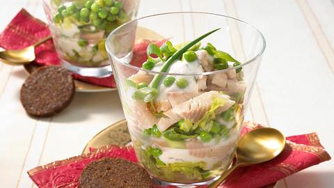 Salat-Cocktail mit Räucherforelle Rezept - Foto: House of Food / Bauer Food Experts KG