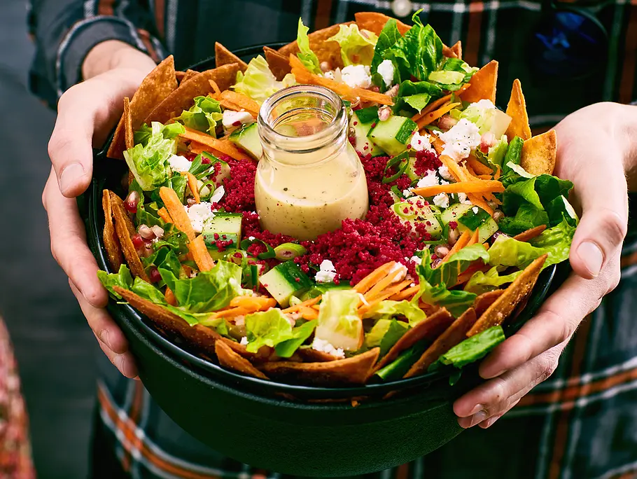 Salat-Couscous-Kreisel mit Good-To-Go-Vinaigrette Rezept Salat-Couscous-Kreisel mit Good-To-Go-Vinaigrette Rezept