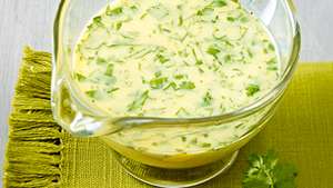 Salat-Dressing mit Buttermilch, Koriander und Orange Rezept - Foto: House of Food / Bauer Food Experts KG