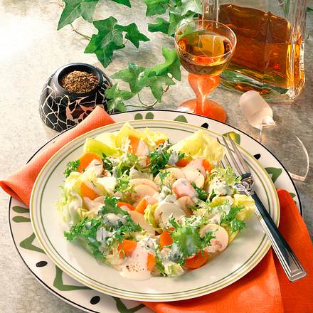 Salat mit Buttermilch-Dressing Rezept Salat mit Buttermilch-Dressing Rezept