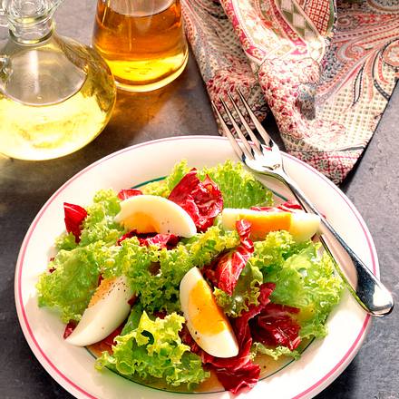 Salat mit Ei und Senf-Vinaigrette Rezept Salat mit Ei und Senf-Vinaigrette Rezept