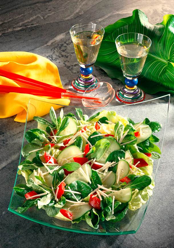 Salat mit frischer Meerrettich-Vinaigrette Rezept Salat mit frischer Meerrettich-Vinaigrette Rezept