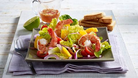 Salat mit Garnelen und Orangen Rezept - Foto: House of Food / Bauer Food Experts KG